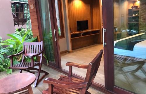 Ko Pha-ngan Hotel | Relax at Koh Ma Beach Resort with Oceanfront Bliss