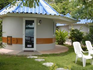 Ko Mak Resort | Discover Koh Mak Buri Hut Natural Resort with Ocean Views