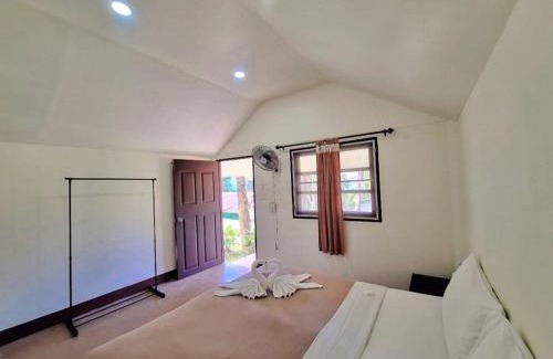 Ko Mook Resort | Comfortable Koh Mook Rubber Tree Bungalows with Ocean Views