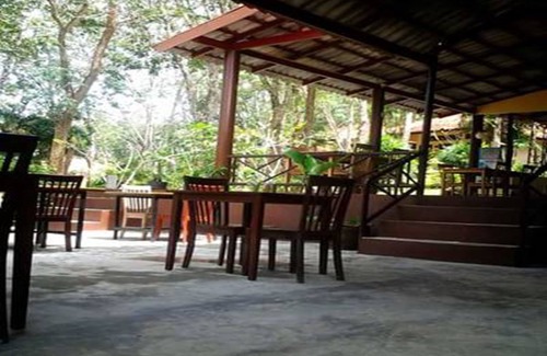 Ko Mook Hotel | Cozy Koh Mook Rubertree Bungalow with Family Amenities