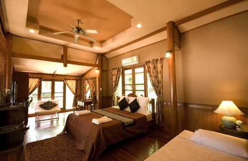 Bang Saphan Noi Hotel | Discover Koh Talu Island Resort: Family-Friendly Ocean Retreat