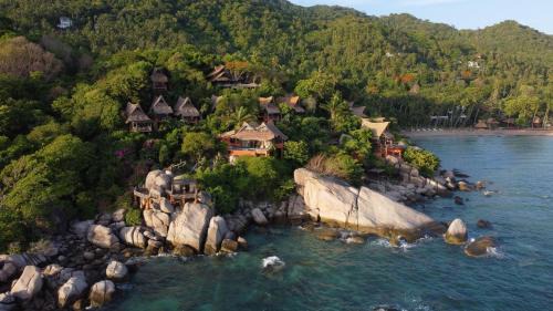 Koh Tao Resort | Oceanfront Koh Tao Cabana: Pool, Dining & Family Fun