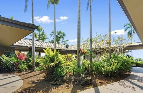 Honaunau-Napoopoo Villa | Kohania Courtyard Villa: Family-Friendly Oasis with Kitchenette