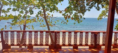 Nuea Khlong House | Relaxing Kohjum Seafront Resort with Private Beach & Spa