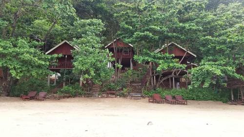 Nuea Khlong House | Relaxing Kohjum Seafront Resort with Private Beach & Spa