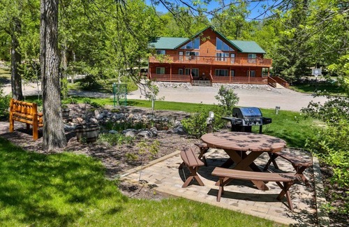 Puposky Cabin | Relax at Kohl's Resort: Top-Rated Pool and Spa Retreat
