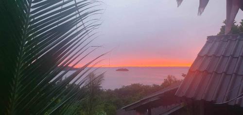 Koh Rong Cabin | Scenic Kohrong Sea Views Bungalows with Family-Friendly Amenities