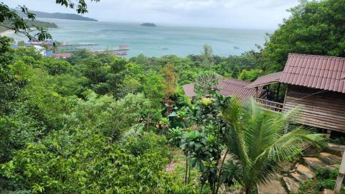 Koh Rong Cabin | Scenic Kohrong Sea Views Bungalows with Family-Friendly Amenities