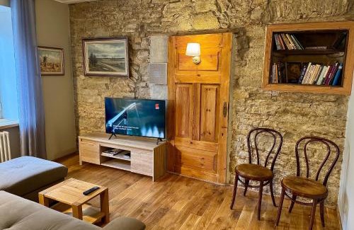 Kuressaare Apartment | Pet-Friendly Kohtu Apartment Epoch with High Guest Ratings