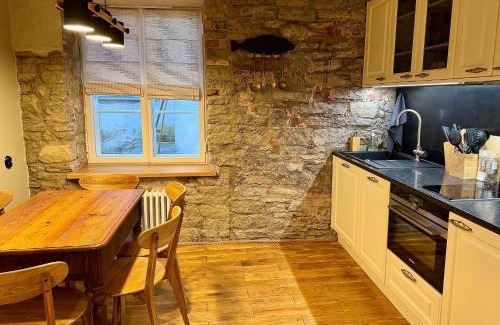 Kuressaare Apartment | Pet-Friendly Kohtu Apartment Epoch with High Guest Ratings