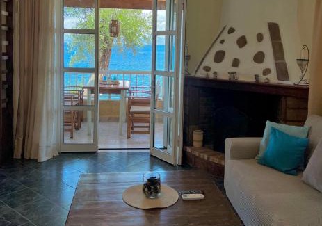 Agia Pelagia Chlomou House | Discover Oceanfront Comfort at Kohyli House - Rated 9.4/10