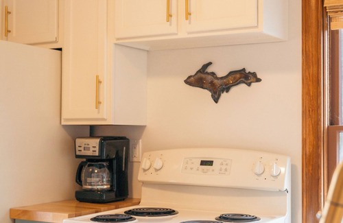 Houghton House | Experience Koivu Koti: Lakeside Retreat Near Trails & MTU