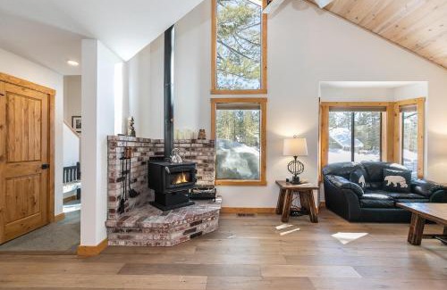 Truckee House | Cozy Kokanee at Tahoe Donner - 4-Star Stay with Pool Access