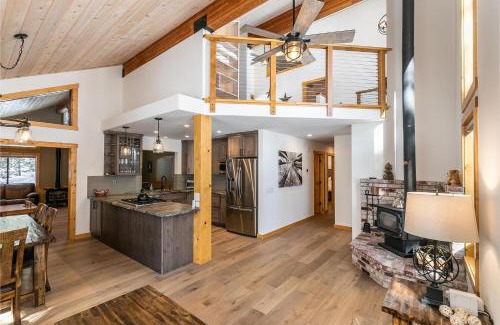 Truckee House | Cozy Kokanee at Tahoe Donner - 4-Star Stay with Pool Access