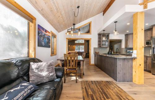 Truckee House | Cozy Kokanee at Tahoe Donner - 4-Star Stay with Pool Access