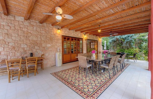Aegina House | Discover KOKKINO KASTRO: A Historic Gem in Aegina