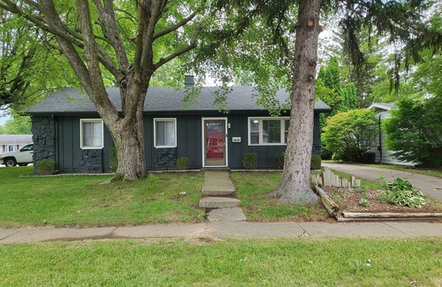 Kokomo House | Discover Kokomo's Mini Manor: Cozy Family Retreat Awaits!