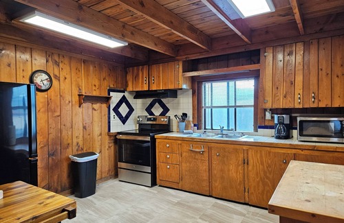 Eagle Nest House | Kokopelli Lodge nestled in the Sangre de Cristo Mtns.Ski/Hike/Fish/Hunt
