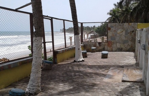 Kokrobite House | Relaxing Kokrobite Beachfront Cottage with Ocean View
