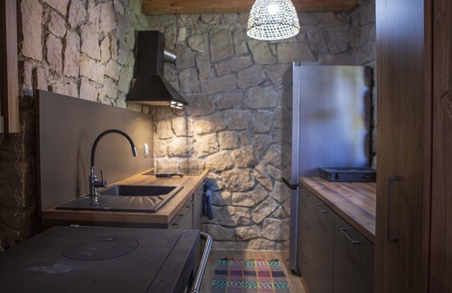 Kolasin Apartment | Cozy Kolasin Farmstead Studio Retreat with Breakfast & Kitchen