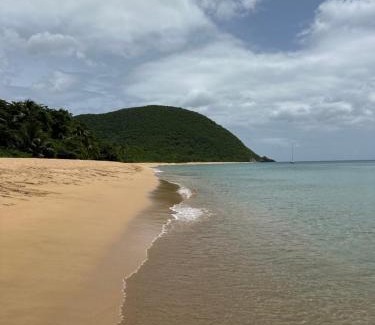 Pointe-Noire House | Outstanding Koli Fwi: Guest Rated 10/10 with Kitchen Amenities