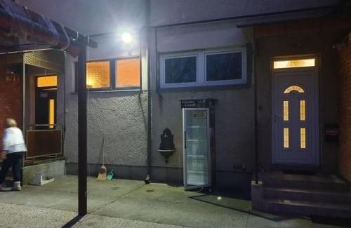 Morahalom Apartment | Family-Friendly Kolibri 2 Vendèghàz with Pet Amenities