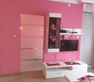 Morahalom Apartment | Family-Friendly Kolibri 2 Vendèghàz with Pet Amenities