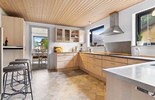 Pedersker House | Relax at "Kolle": Oceanfront Retreat with Spa & Breakfast