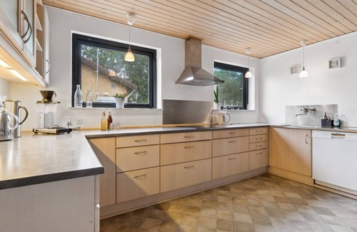 Pedersker House | Relax at "Kolle": Oceanfront Retreat with Spa & Breakfast
