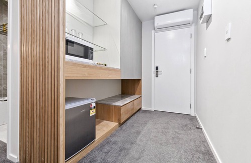 Papatoetoe Hotel | Kolmar Inn: Family-Friendly Stay with Breakfast Included