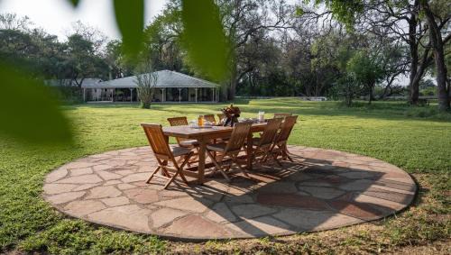 Pont Drift Villa | Experience Kolokolo Safari Home: Oceanfront Retreat Awaiting You