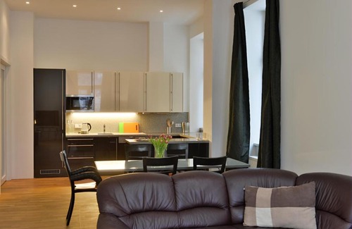 Marianske Lazne Apartment | Kolonada Elegant 2-Bedroom Apartment with Balcony & Accessibility