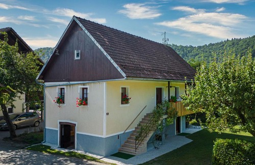 Crnomelj Apartment | Pet-Friendly Kolpa Zupančič Vineyard Apartments Await You