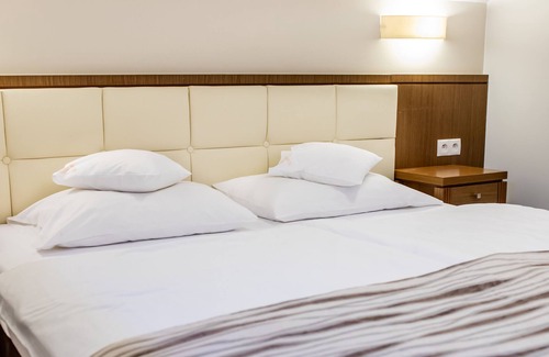 Dobron Hotel | Kolumna Park Hotel: Guest Rated 9.4 with Family-Friendly Perks