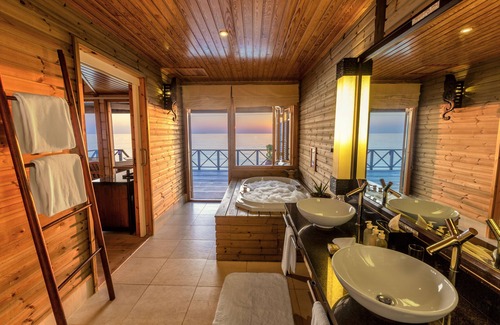 Komandoo Hotel | Relax at Komandoo Maldives Island Resort - 4-Star Bliss