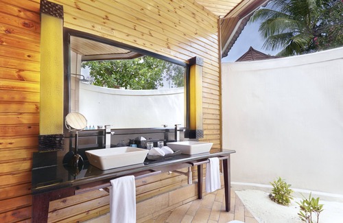 Komandoo Hotel | Relax at Komandoo Maldives Island Resort - 4-Star Bliss