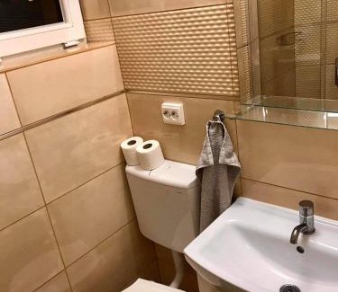 Vac Apartment | Comfortable Komfort Apartman - Family-Friendly Getaway