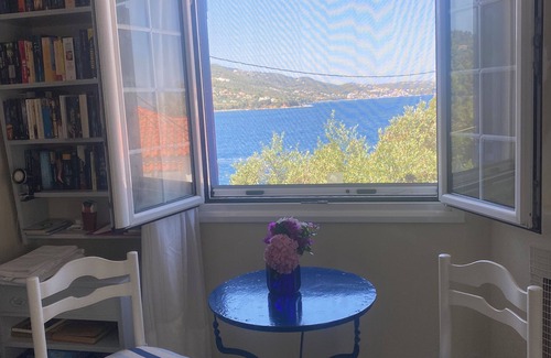 Kanapitsa Villa | Stunning Villa in Blooming Paradise with Beach Access