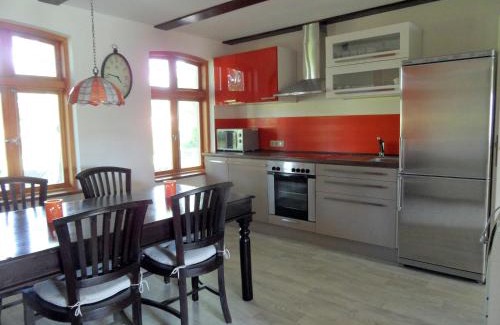 Kirch Mulsow Apartment | Serene "Vier Linden" Apartment Near the Coast, 9/10 Rated