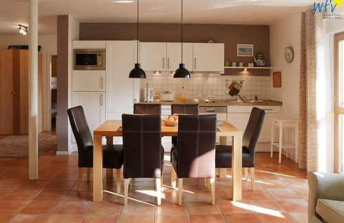 Neuensien Apartment | Family-Friendly Getaway with Balcony in Rügen