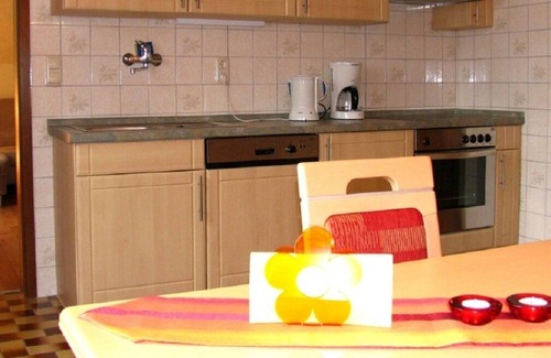 Spahl Apartment | Cozy Nature Retreat with Kitchen & Breakfast Included