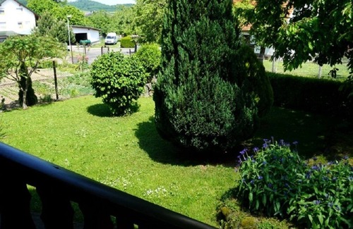 Spahl Apartment | Cozy Nature Retreat with Kitchen & Breakfast Included