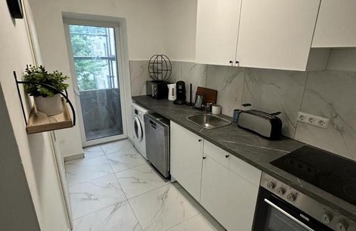 Twischkamp Apartment | Convenient Monteurswohnung: Family & Pet-Friendly Retreat