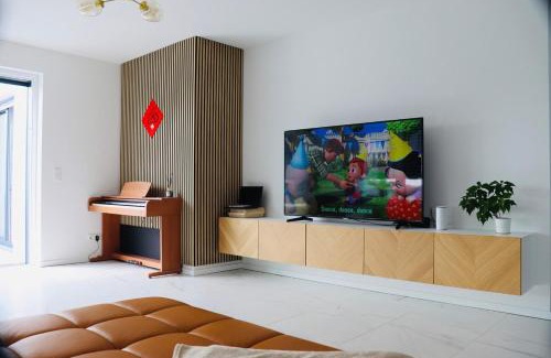 Langen Apartment | Top-Rated Komfortables Penthouse with Incredible Space