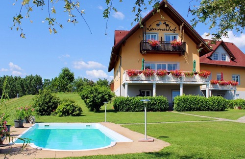 Stein Cottage | Relaxing Double Room with Pool and Ocean View - Pension Lammerhof