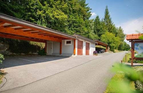 Loipersdorf bei Fuerstenfeld Apartment | Comfort Rooms at Gästehaus Bergbrunnen with Breakfast Included