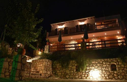 Lefkas Villa | Guest Rated 10/10: Komilio with Ocean View & Kitchen