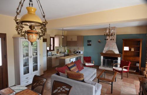 Lefkas Villa | Guest Rated 10/10: Komilio with Ocean View & Kitchen