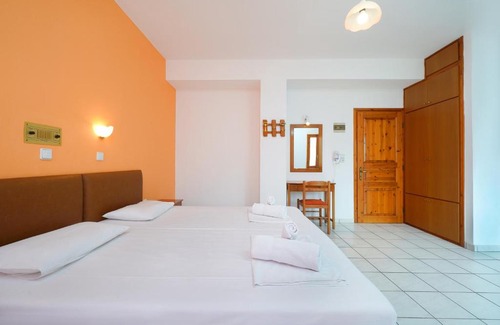 Panagia House | Pet-Friendly Komninos Rooms with High Guest Ratings