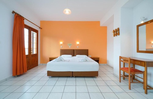 Panagia House | Pet-Friendly Komninos Rooms with High Guest Ratings